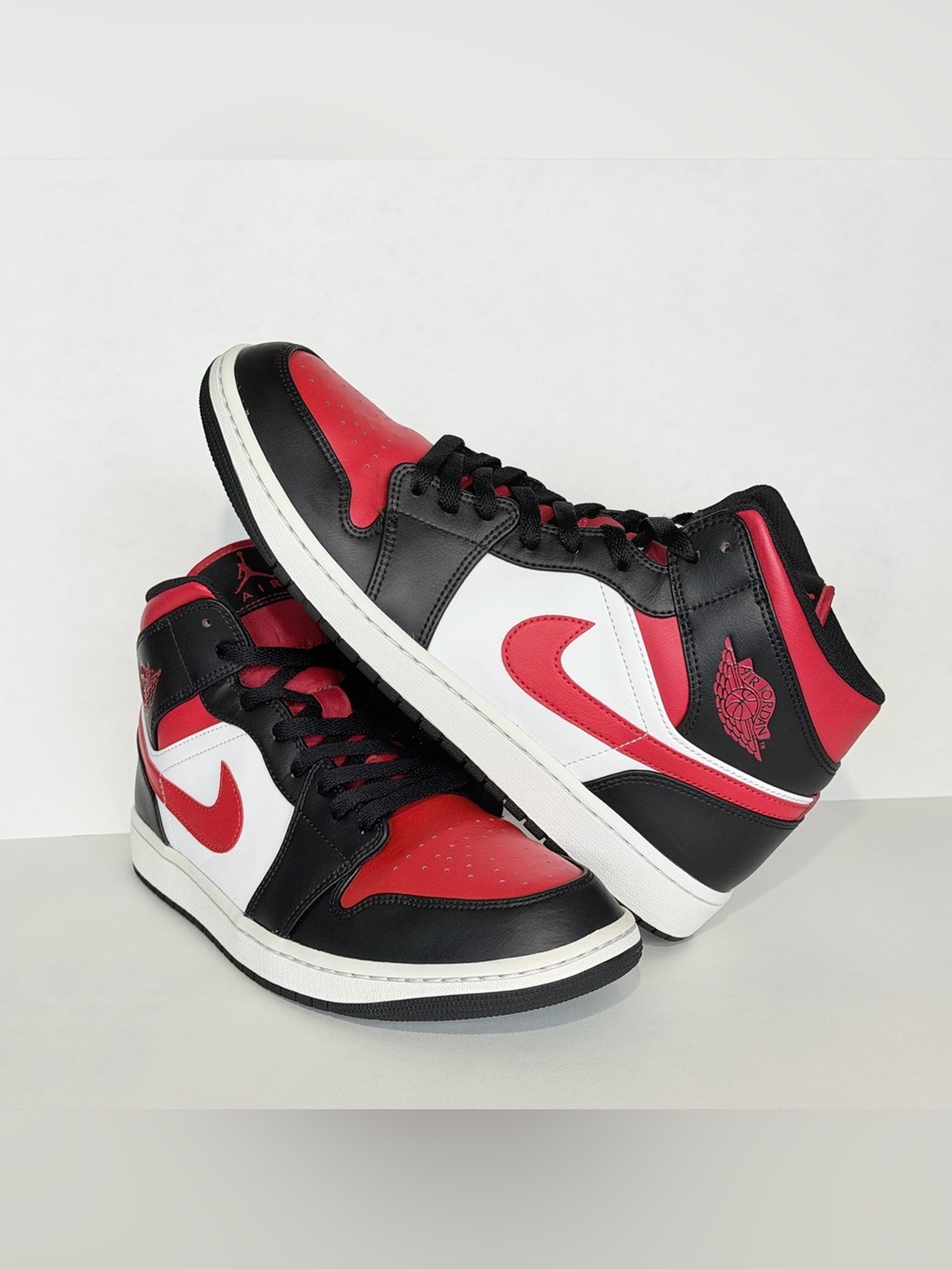 Air Jordan 1 Mid “Bred Toe” 554724-079 Men’s Size 12